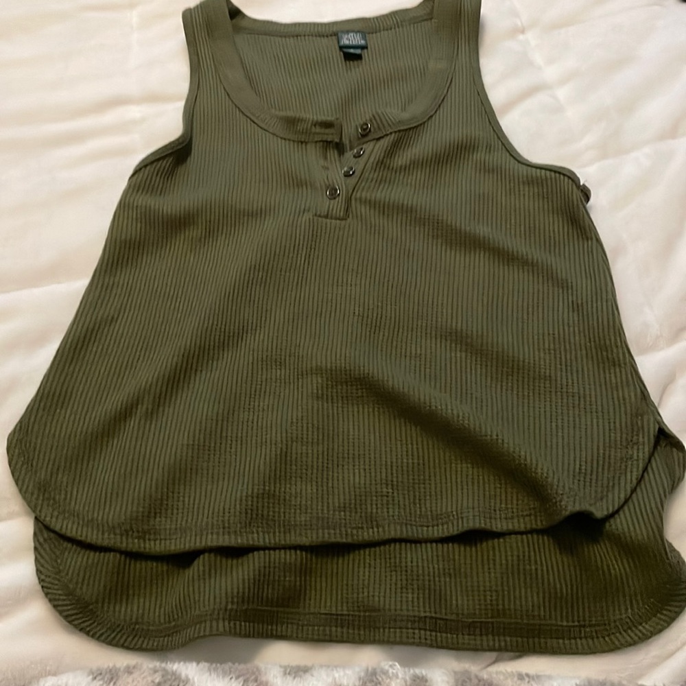 wild and fable tank top! army green color, size S.